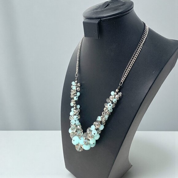 Vera Wang Pale Blue & Crystal Cluster Statement Necklace Sparkle Beaded Bib 20"L - Picture 3 of 5